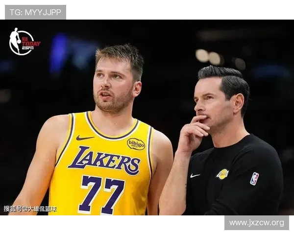 雷迪克怒斥东契奇：你推我手什么意思